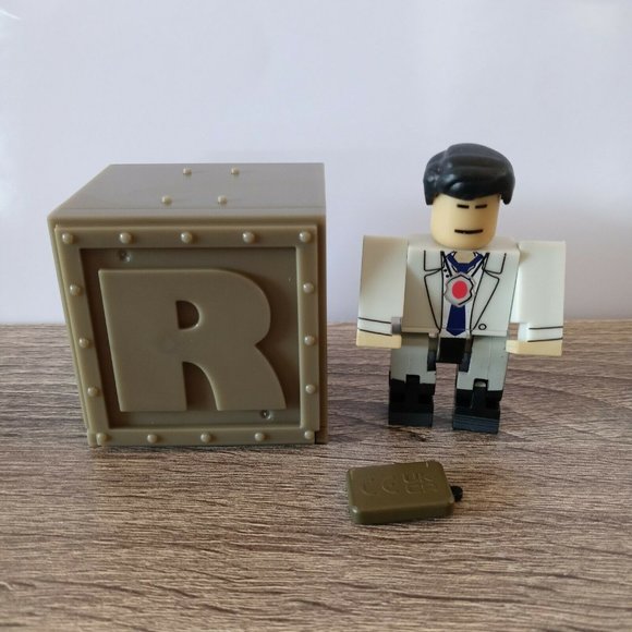 ROBLOX SERIES 10 MINI FIGURE & VIRTUAL CODE DR. BRIGHT BRAND NEW - Picture 2 of 3